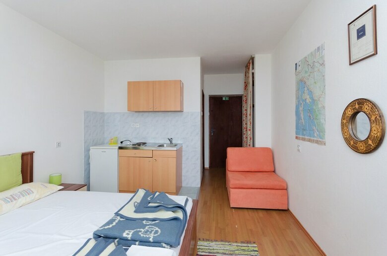 Hostal Apartments And Room Sreten