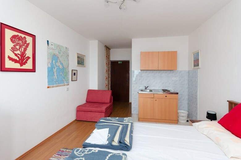 Hostal Apartments And Room Sreten