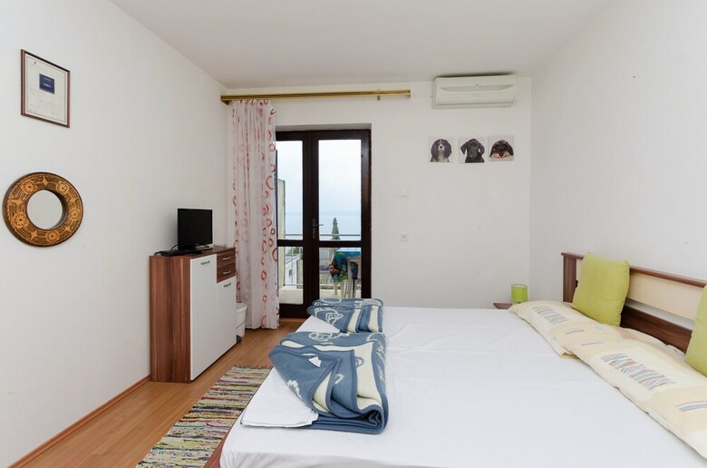 Hostal Apartments And Room Sreten