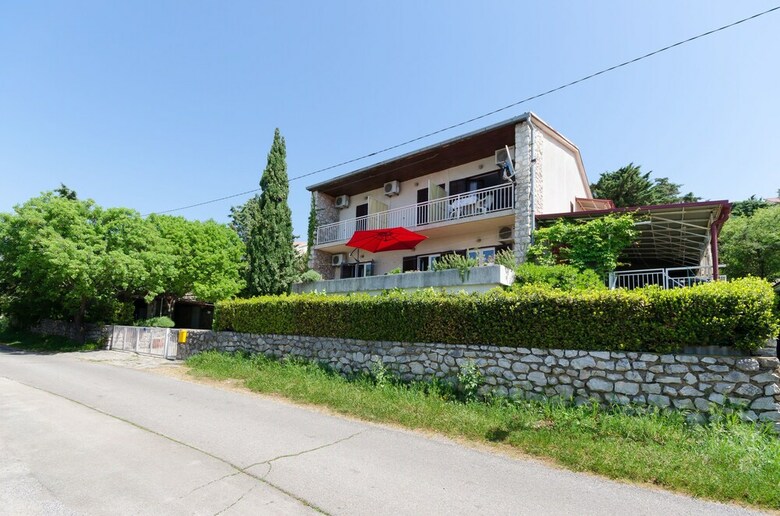 Hostal Apartments And Room Sreten