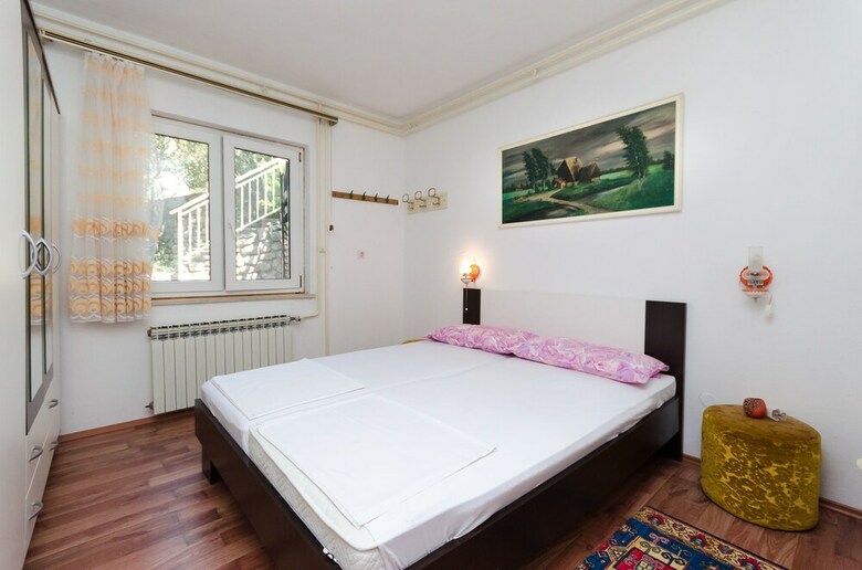 Hostal Apartments And Room Sreten