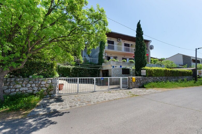 Hostal Apartments And Room Sreten