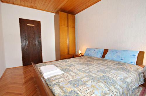 Apartment Klenovica 5557b