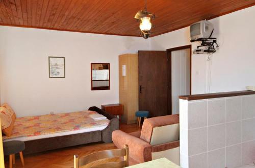 Apartment Klenovica 5557b