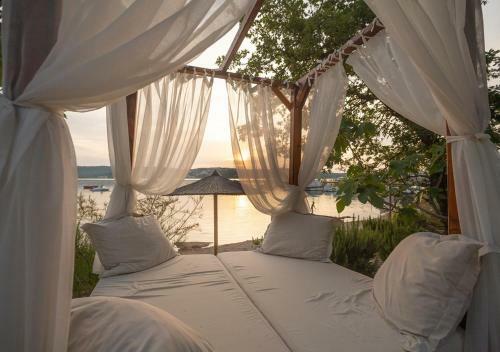Fisherman's Glamping Village