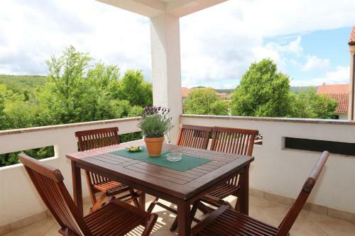 Apartment Bensak