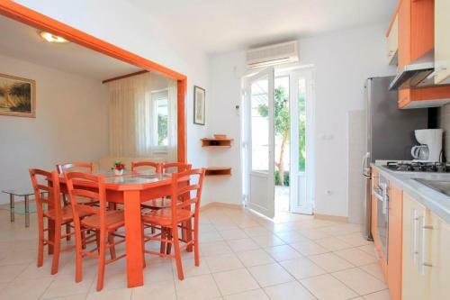 Apartment Mate - Banje Beach