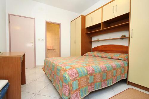 Apartment Uvala Vrbovica 4390a