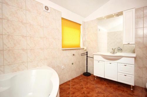 Apartment Vrbovica 4452b