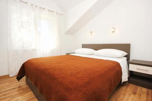 Apartment Vrbovica 4452b