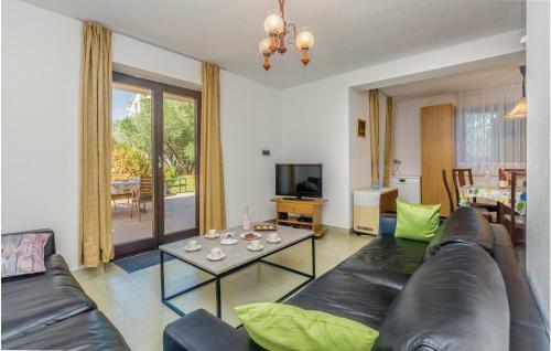 Two-bedroom Holiday Home In Muraj