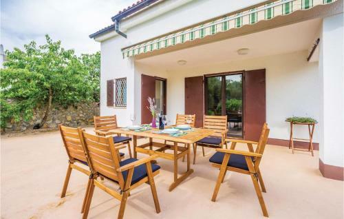 Two-bedroom Holiday Home In Muraj