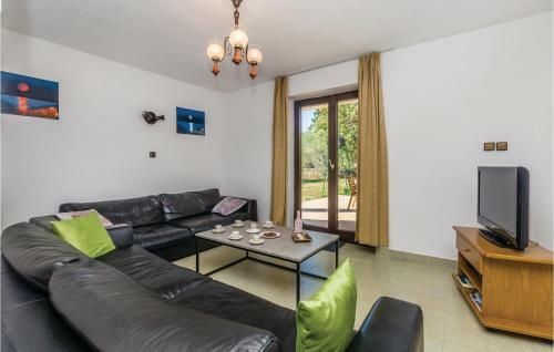 Two-bedroom Holiday Home In Muraj