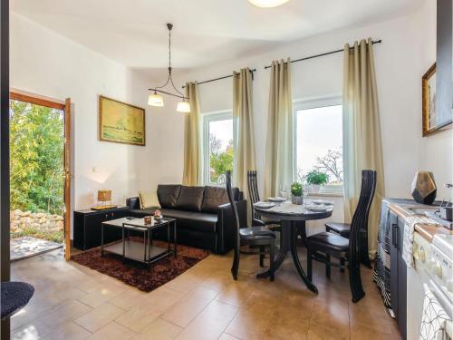 Five-bedroom Holiday Home In Kostrena