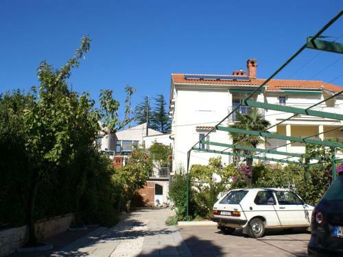 Two-bedroom Apartment In Krk/insel Krk 14383