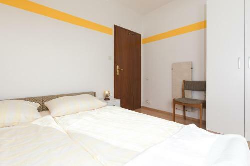 Two-bedroom Apartment In Krk/insel Krk 12744