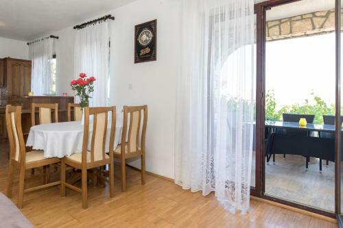 Two-bedroom Apartment In Krk/insel Krk 12744
