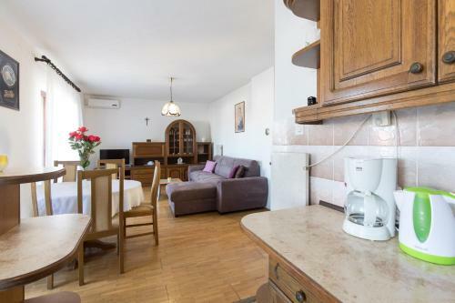 Two-bedroom Apartment In Krk/insel Krk 12744