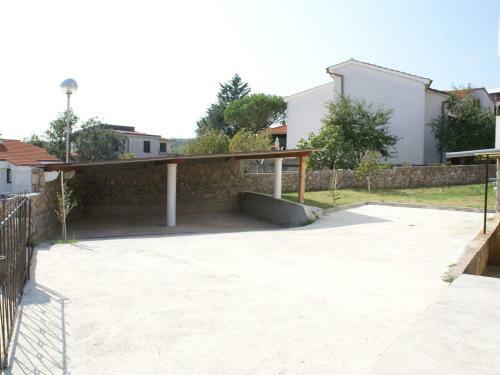 Two-bedroom Apartment In Krk/insel Krk 12744