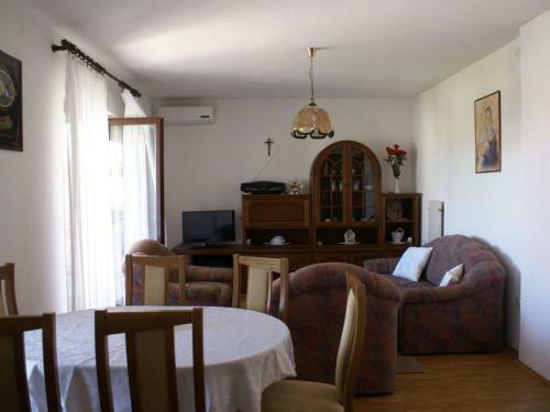 Two-bedroom Apartment In Krk/insel Krk 12744