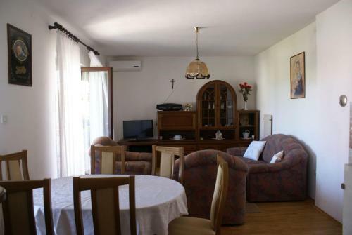 Two-bedroom Apartment In Krk/insel Krk 12744