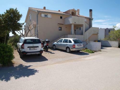 Hostal Apartments And Rooms With Parking Space Krk - 5360
