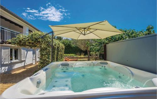 Three-bedroom Holiday Home In Krk