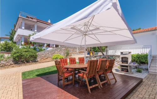 Three-bedroom Holiday Home In Krk