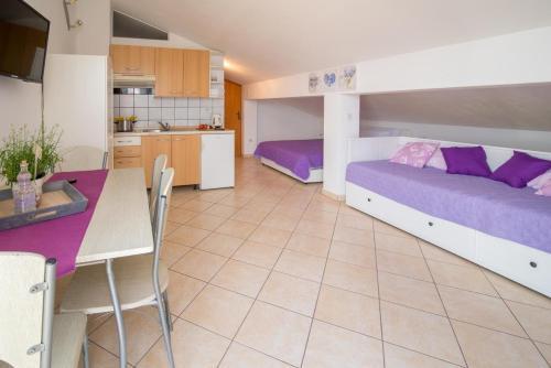 Apartments With A Parking Space Krk - 5424