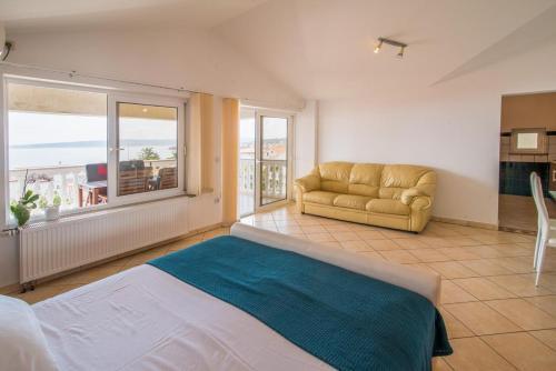 Apartments With A Parking Space Krk - 5424