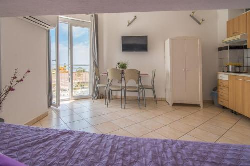 Apartments With A Parking Space Krk - 5424