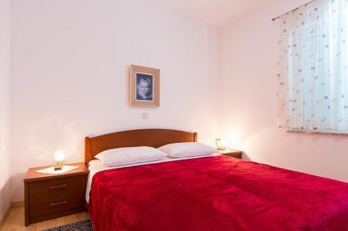 Apartments With A Parking Space Krk - 15331