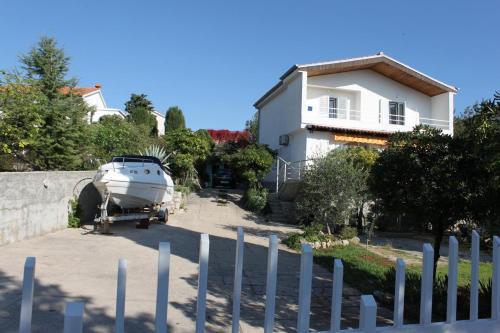 Apartments With A Parking Space Krk - 15331