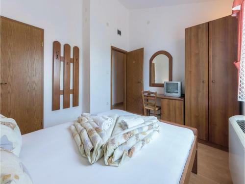 Four-bedroom Apartment In Krnica