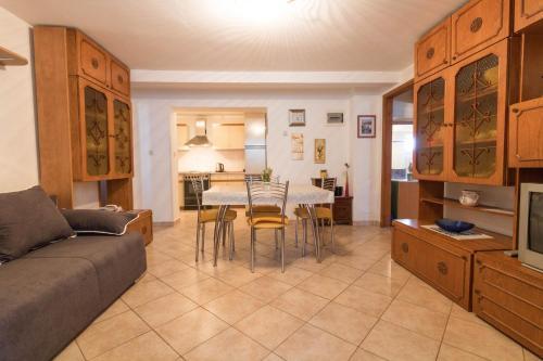 Apartment In Krsan 8861