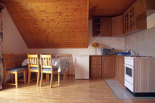 Apartment Smoljanac 14023a