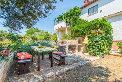 Comfortable Apartment Vera 860