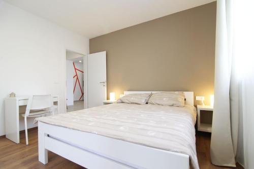 Apartments Denis 1742