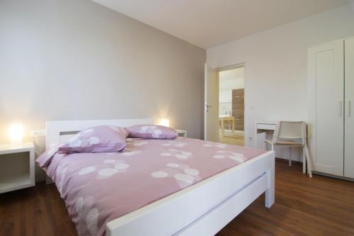Apartments Denis 1742