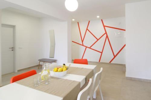 Apartments Denis 1742