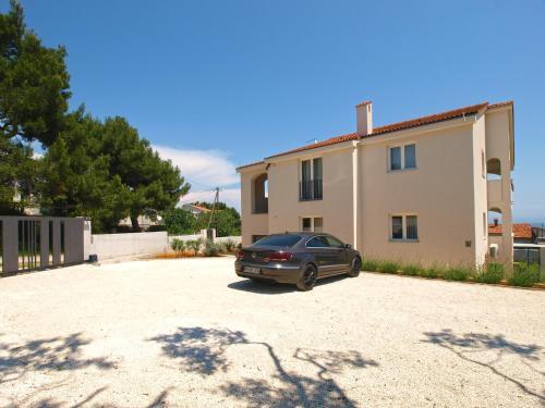 Apartments Denis 1742