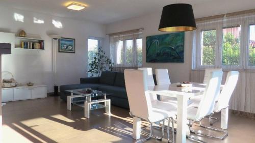 Apartments Mia 1788