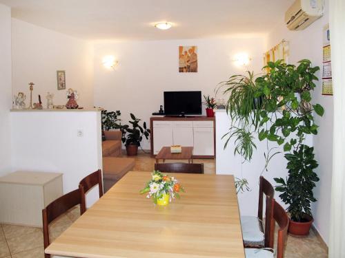 Apartment Kristina (mdn164)
