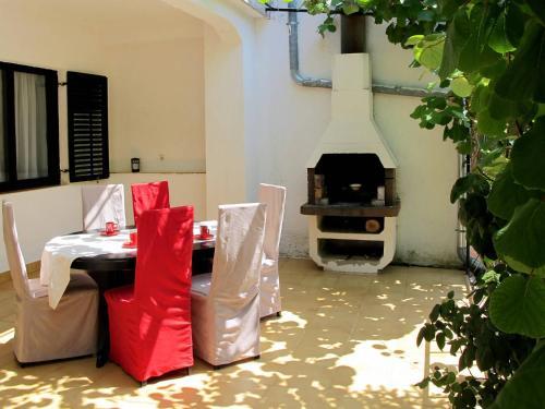 Holiday Home Haus Tia (mdn181)