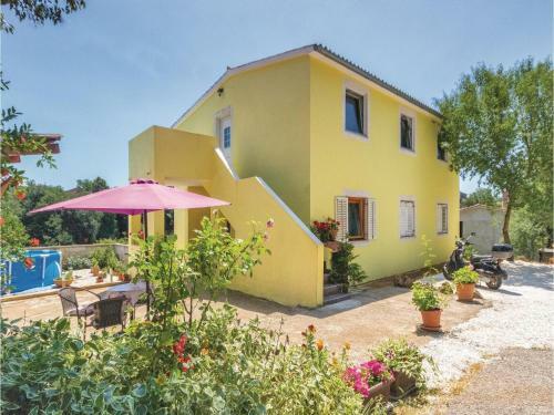 Three-bedroom Apartment In Marcana