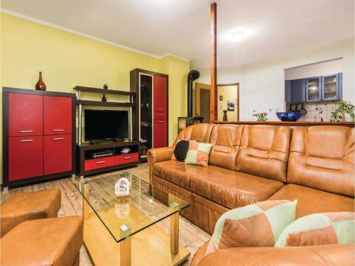 Three-bedroom Apartment In Marcana