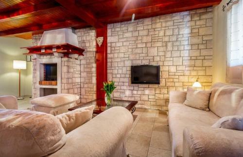 Country Villa (3642)