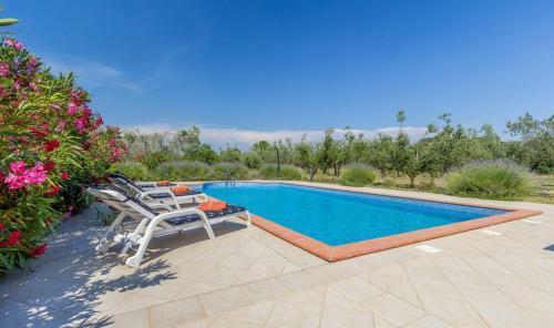 Country Villa (3642)