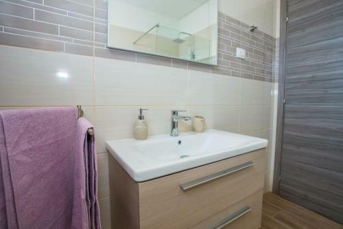 Villa Agri With Large Garden And Pool Near Pula