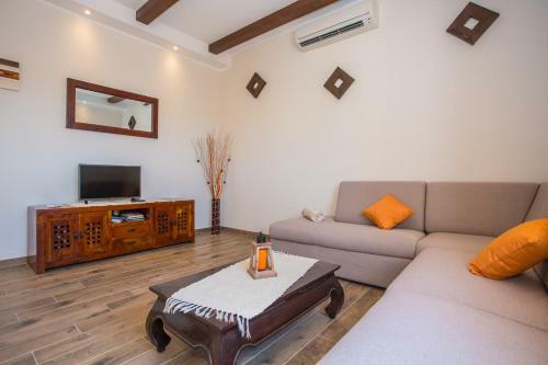 Villa Agri With Large Garden And Pool Near Pula